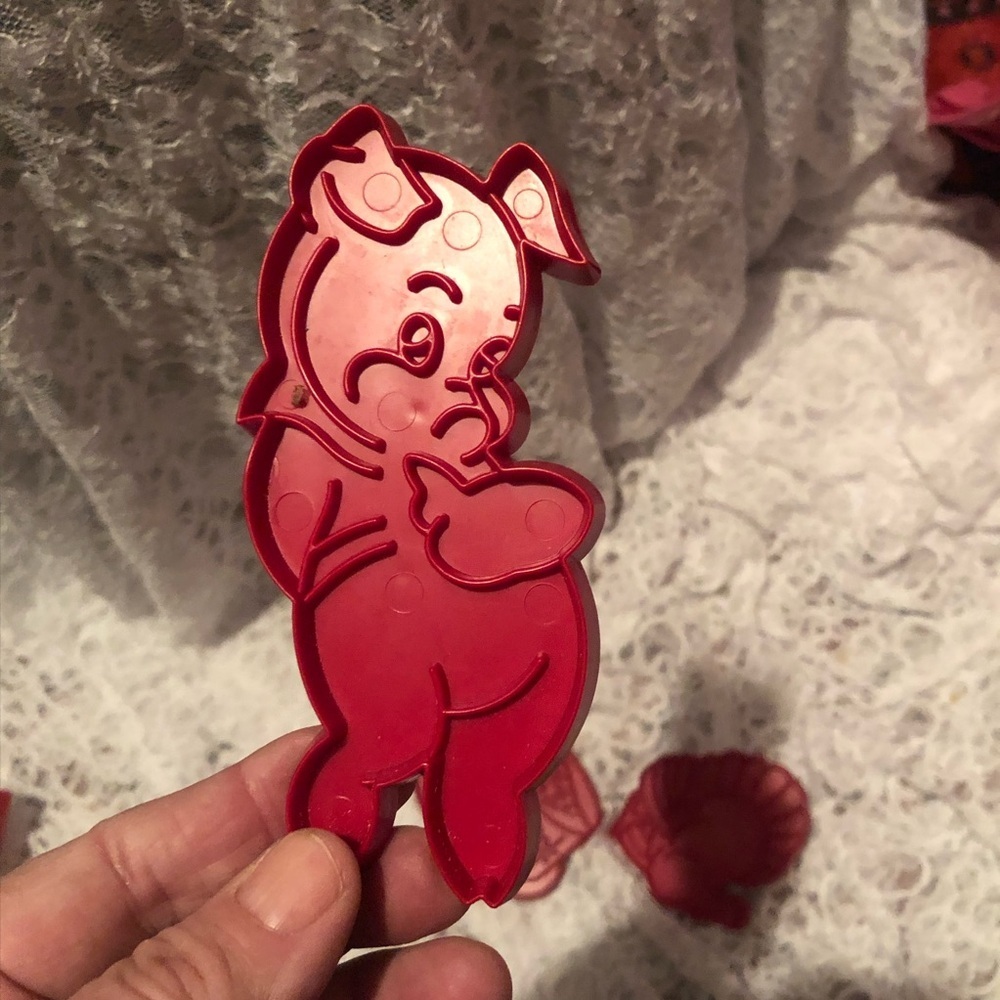 Tupperware Red Party Decorations with Holiday Shapes - Picture 6 of 11